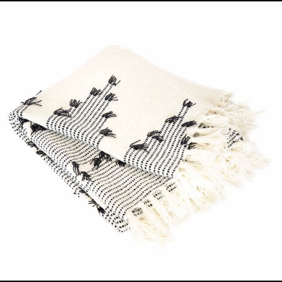 New Revolution Home Lightweight Boho Throw - Picture 6 of 10